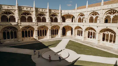 1415 - Lisbon Lisbon in a day 16x9-0019