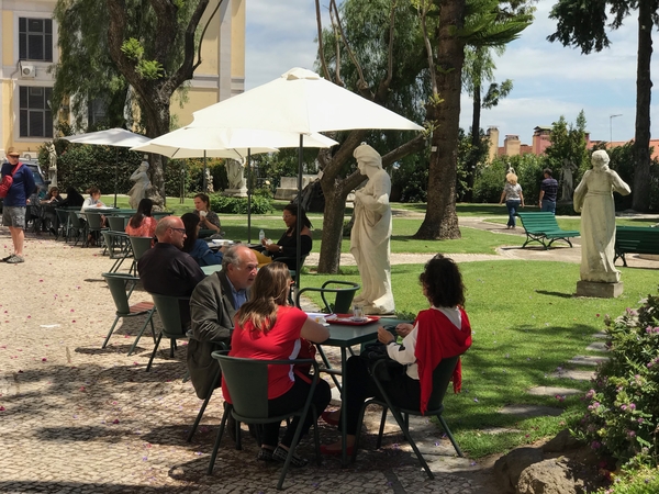 The Museu Nacional de Arte Antiga garden cafe is a great spot to enjoy a cup of coffee or a budget-friendly meal in peaceful surroundings.
