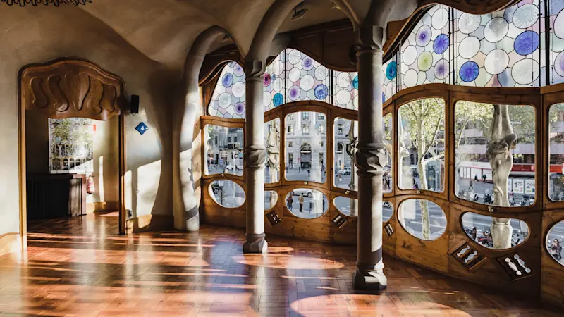 Walks-20180410-Barcelona - Complete Gaudi 16x9-0001