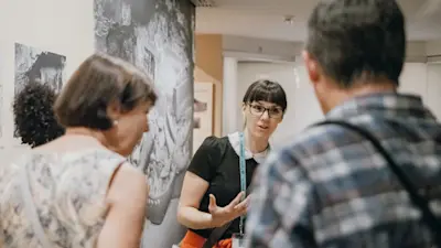 Walks - New York - Met Express 16x9-0004