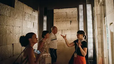 Walks -NY Meet the Met 16x9 -0002