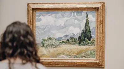 Walks -NY Meet the Met 16x9 -0015